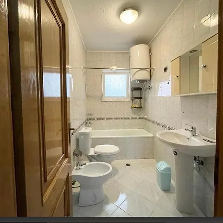 Maison Tirana Апартаменты Paskuqan