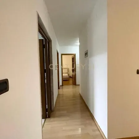 Maison Tirana * Paskuqan